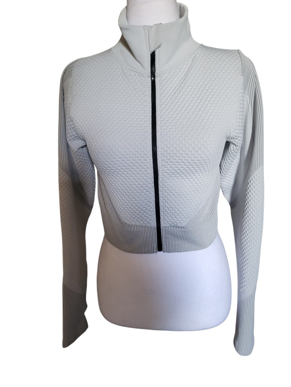 Bella Movemeng Zip-Front Textured Crop Jacket Lt Gray sz L